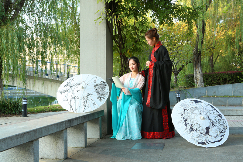 江苏海事职业技术学院 王安琪；南通大学 汪玉晨